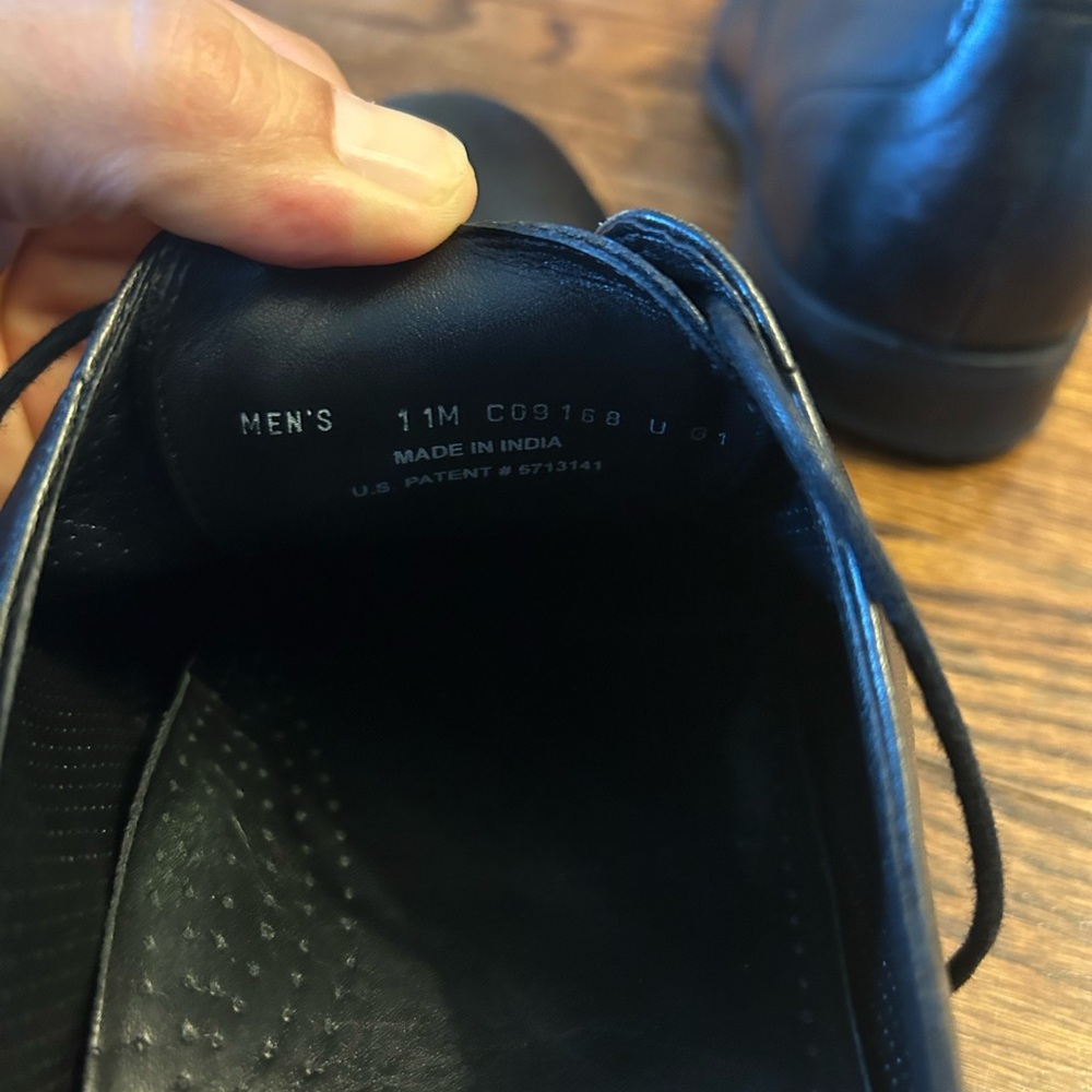 Cole Haan size 11. Classic cap toe Black Leather Men's Dress Shoes - Picture 5 of 5
